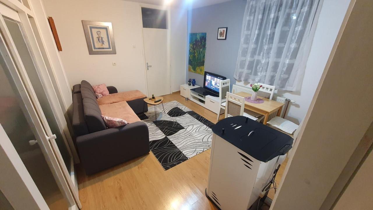 Apartman Dina Bihać Eksteriør billede